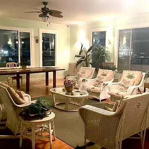 Your Penthouse Ocean View With Lights And Queen Mary Too Apartment
